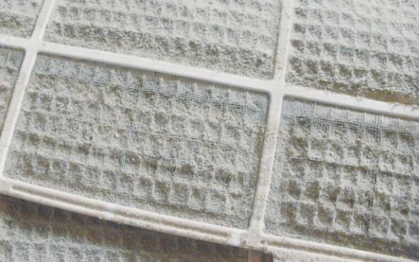 覆滿灰塵的空調(diào)過濾網(wǎng) 覆滿灰塵的空調(diào)過濾網(wǎng)